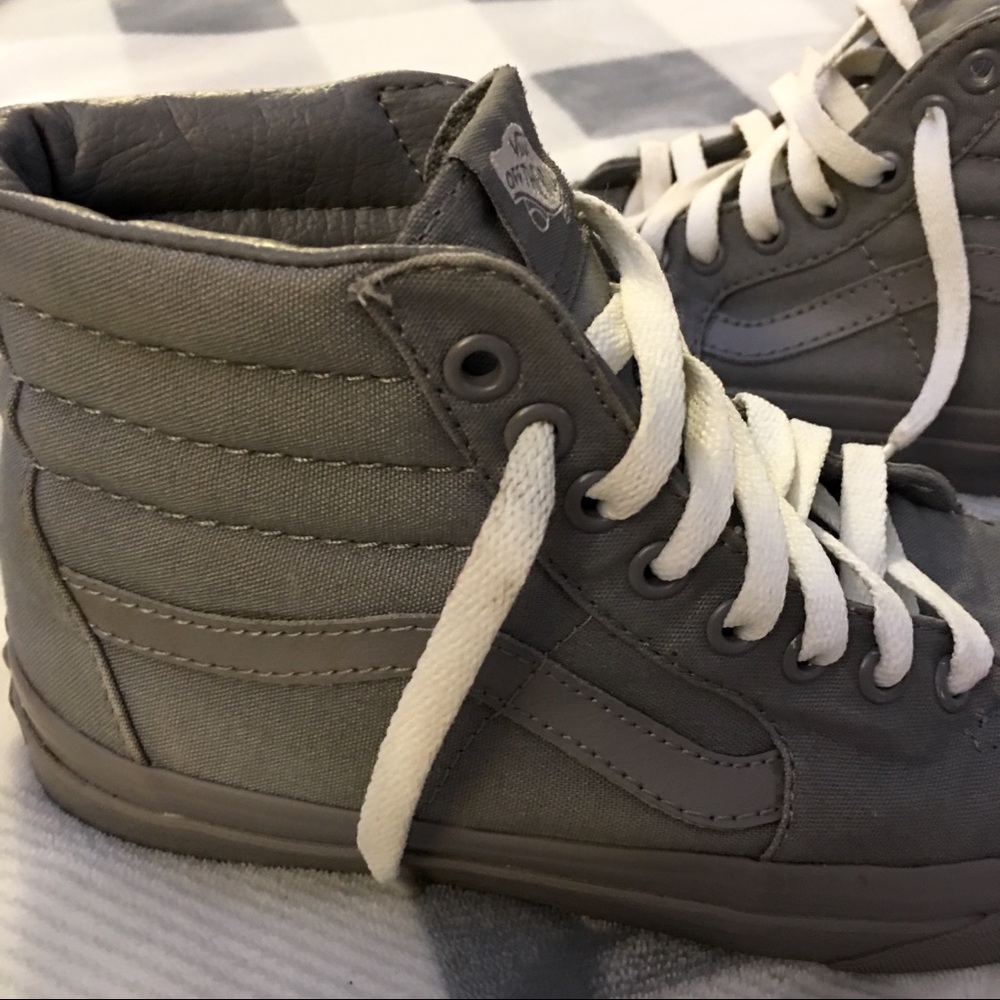 Women’s grey vans
